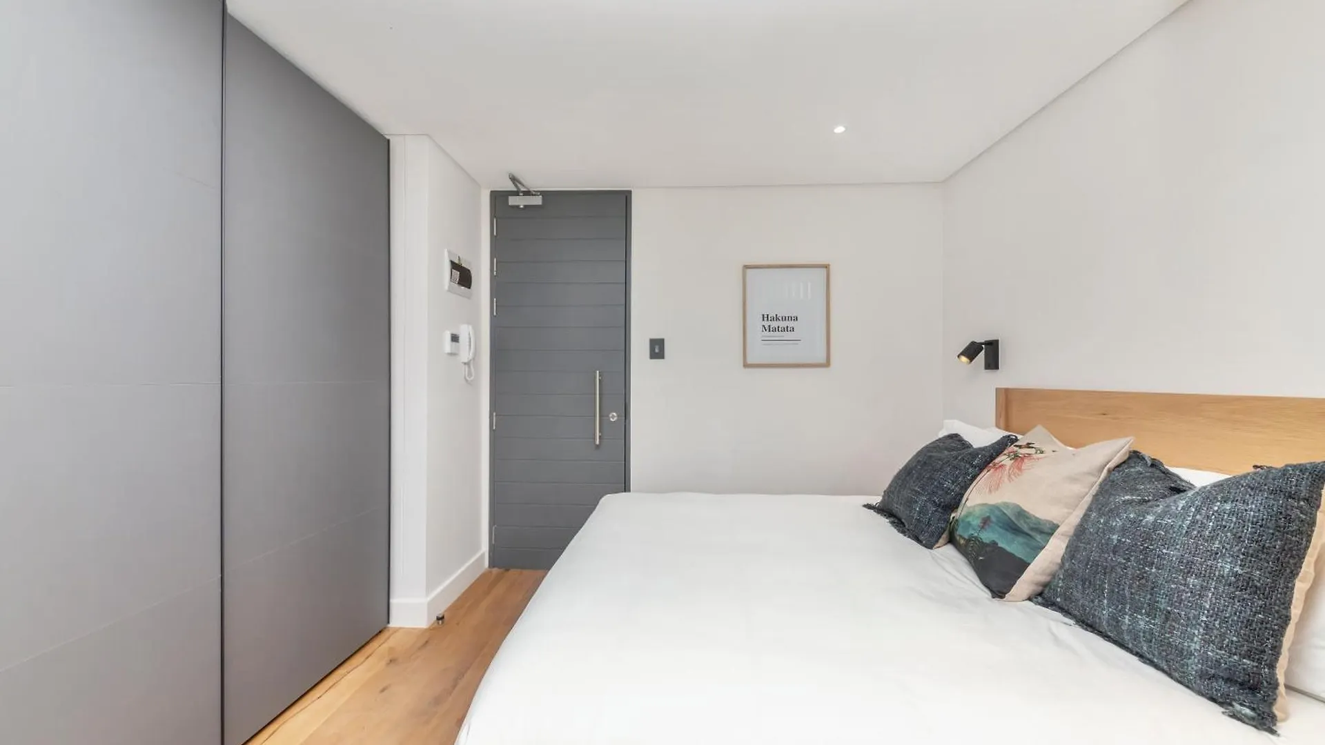 Studio With City Views N6950 Cape Town